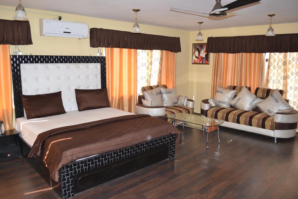 Urban Inn Srinagar Room photo