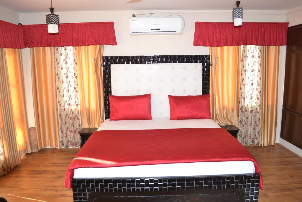 Urban Inn Srinagar Room photo